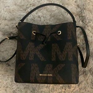 MICHAEL KORS Bucket style purse/backpack